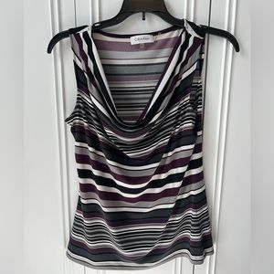 Sleeveless scoop neck blouse.